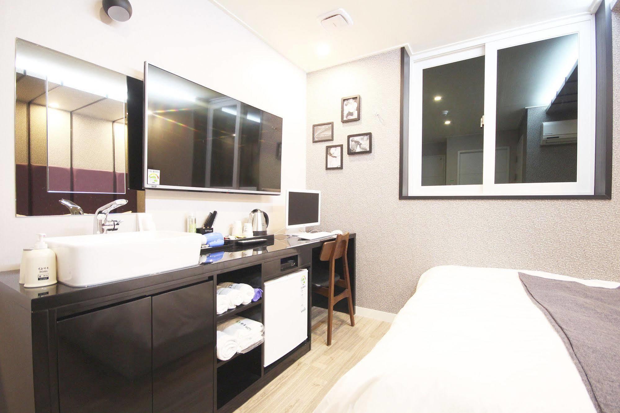 Haru Hotel Gimhae Экстерьер фото