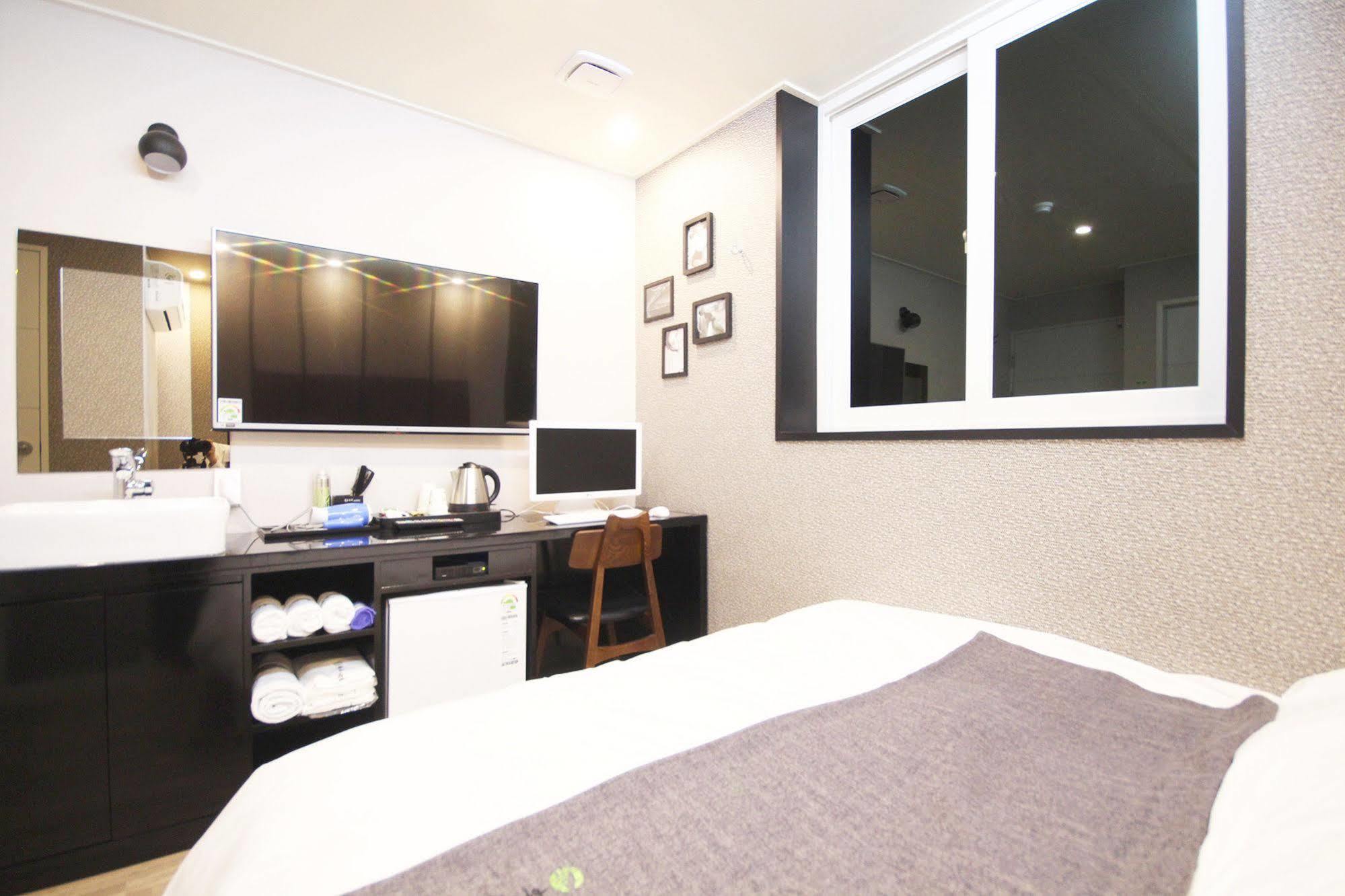 Haru Hotel Gimhae Экстерьер фото